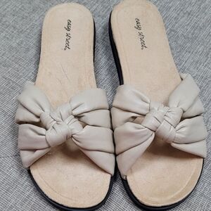 Easy Street Women's Suzanne Slide Sandles